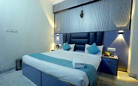Basil Inn Homestay - Walk-In Distance To Taj Mahal